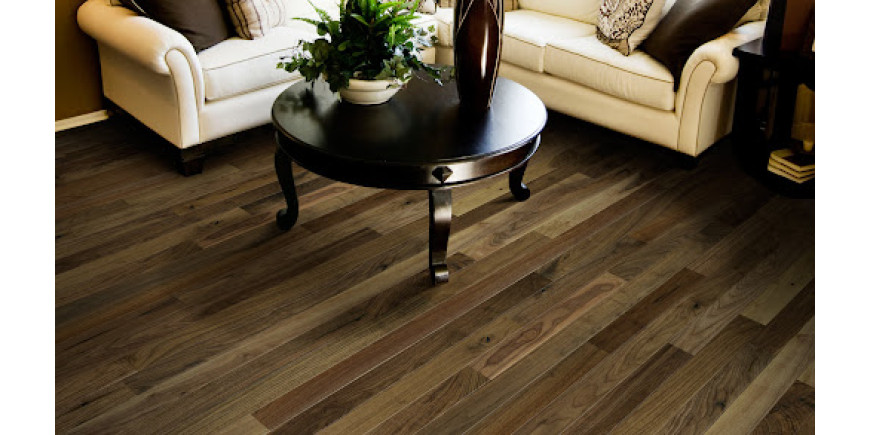 Як прибрати плями з паркету